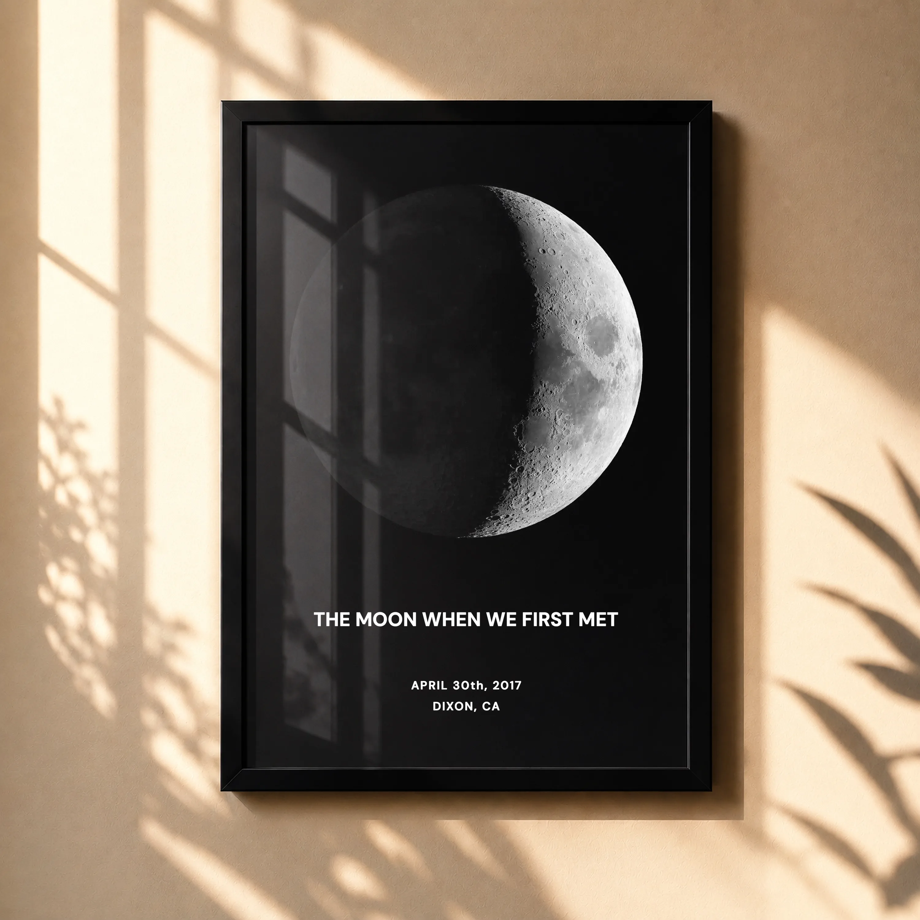 Single Moon Frame — main